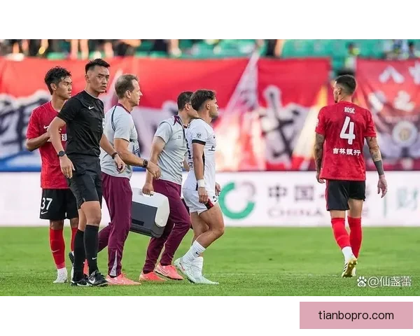 中超综述成都主场五球横扫深圳，亚泰力克青岛终结九轮不胜